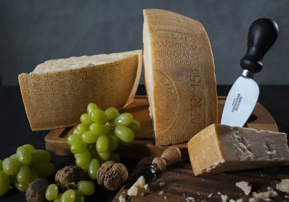 Gdzie można kupić parmezan? Sprawdzone miejsca na oryginalny ser