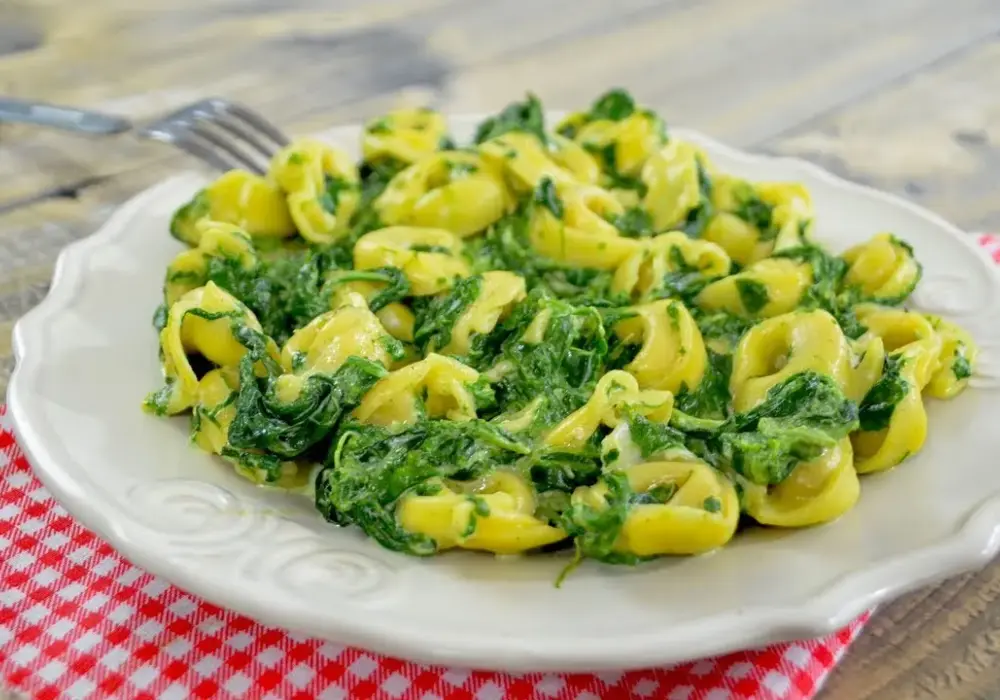 Jak przygotować tortellini w prosty sposób - smaczne przepisy i porady