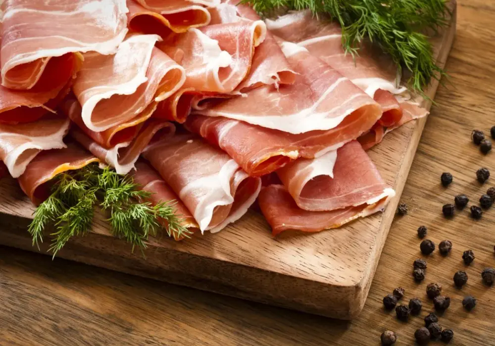 Szynka Cotto - Różnice od Crudo, zastosowania i zakup