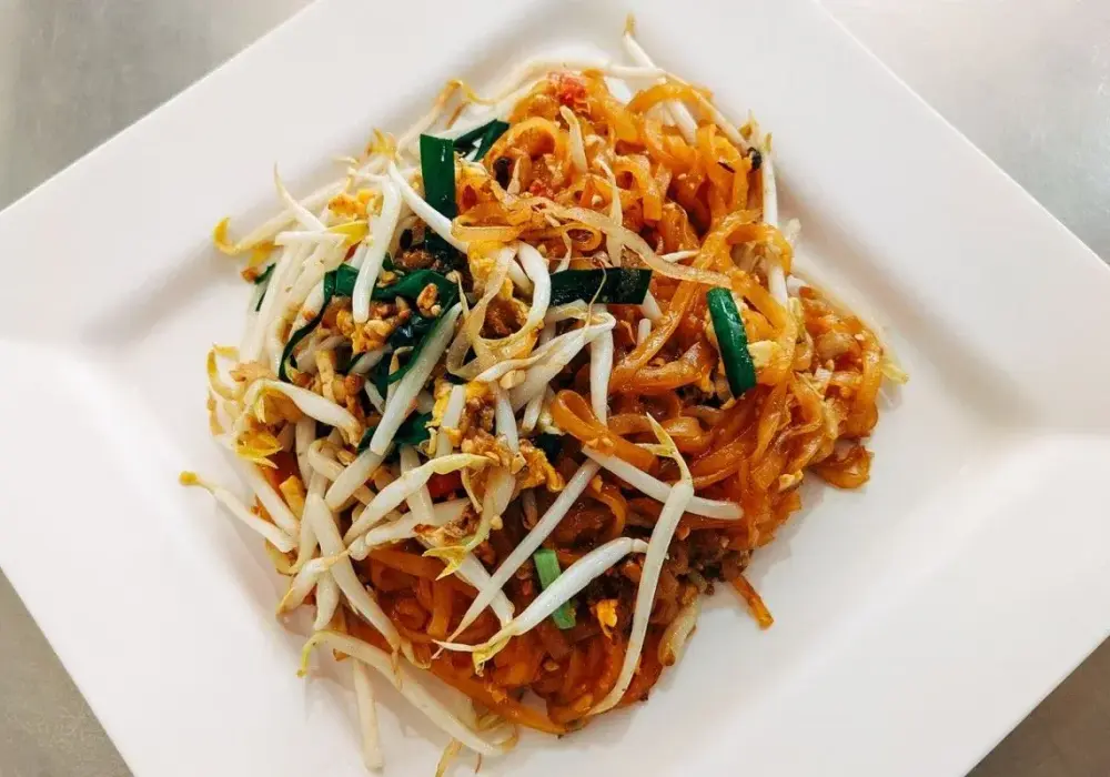 Pad Thai - co to jest? Poznaj prawdziwe oblicze tajskiej ikony