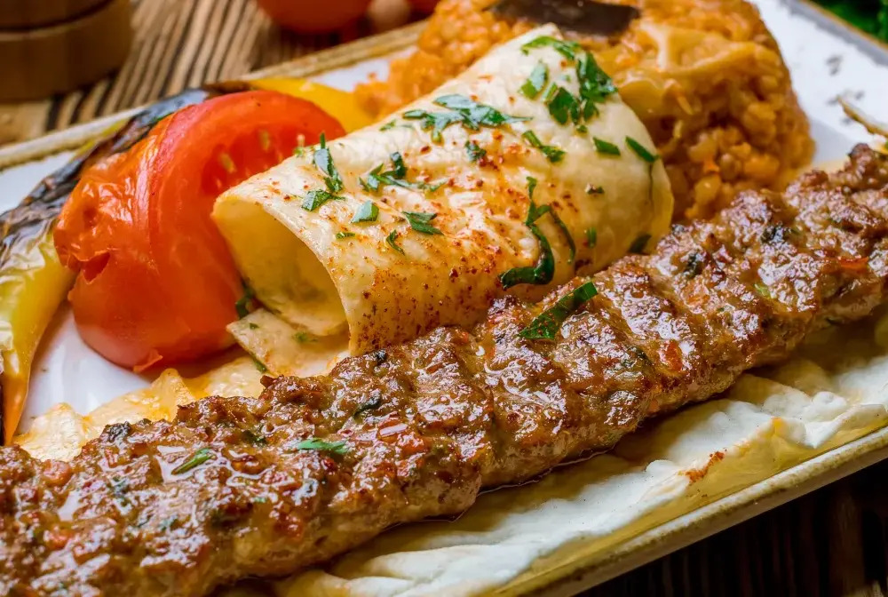 Ile kalorii ma kebab? Jedz świadomie - triki na lżejszą wersję