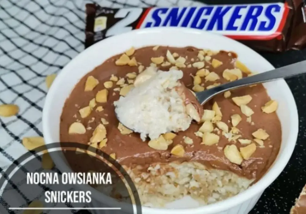 Nocna owsianka ze skyrem - przepis na kremowe śniadanie