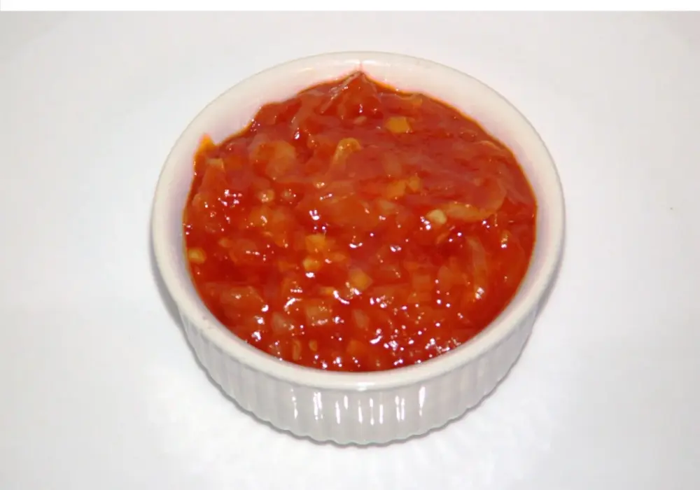 Sos piri piri - przepis, zastosowanie i jak wybrać najlepszy