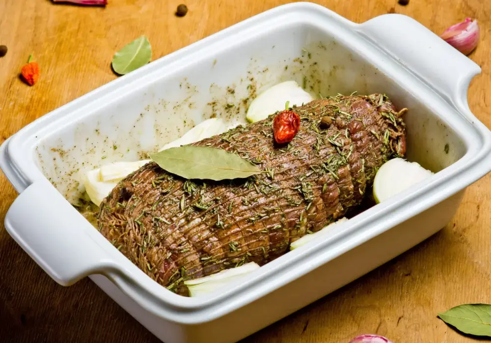Soczysta szynka pieczona na kanapki - przepis krok po kroku