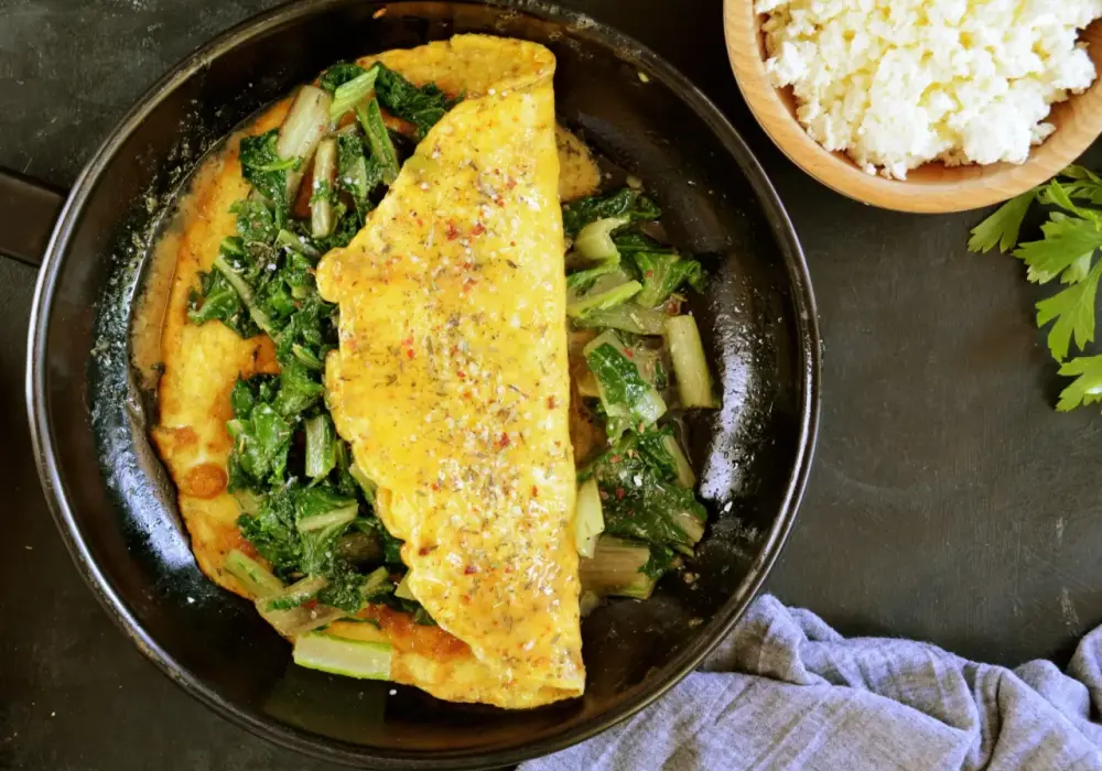 Omlet z serka wiejskiego - Puszysty i sycący? Sprawdź!