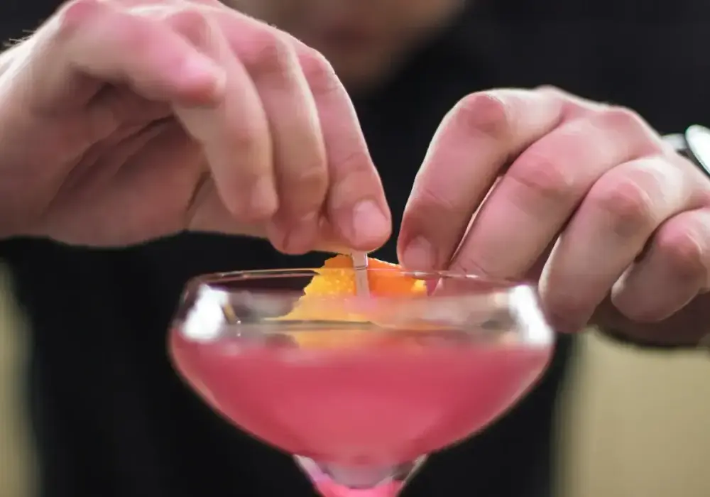 Cosmopolitan - Jak zrobić idealny drink? Proporcje i błędy
