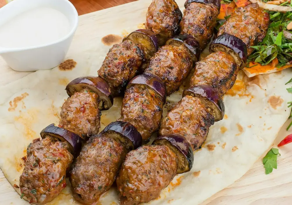 Jak zrobić kofta kebab w domu? Soczysty przepis krok po kroku