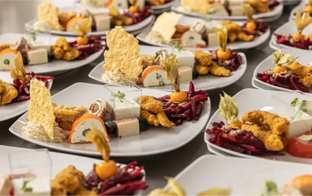 Ile kosztuje catering na 20 osób? Sprawdź, co wpływa na cenę