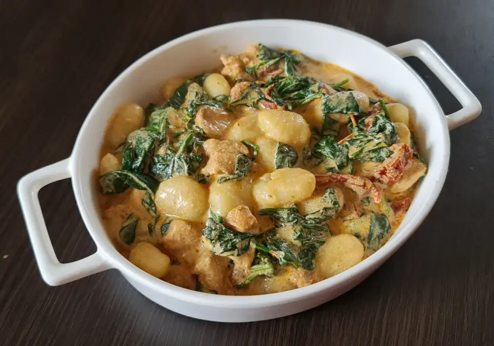 Gnocchi z kurczakiem i szpinakiem - Przepis krok po kroku i triki