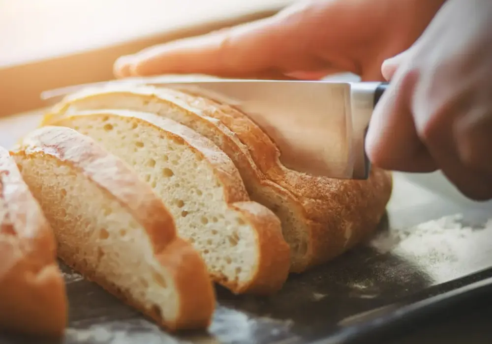 Odświeżanie czerstwego chleba - 3 sposoby, które działają!
