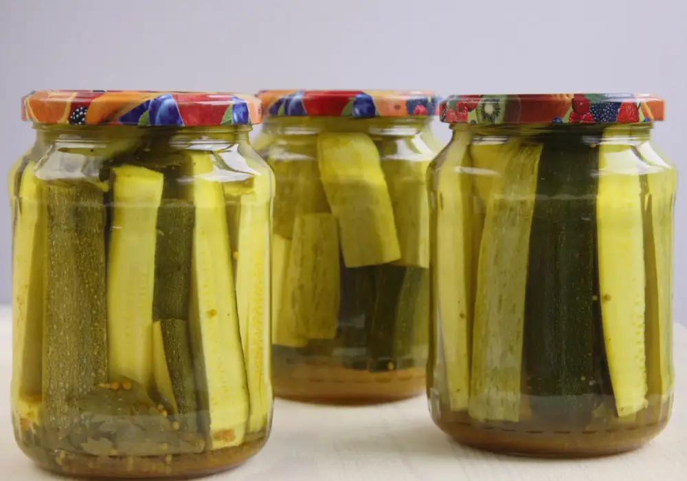 Cukinia z curry - przepis na chrupiące przetwory o orientalnym smaku