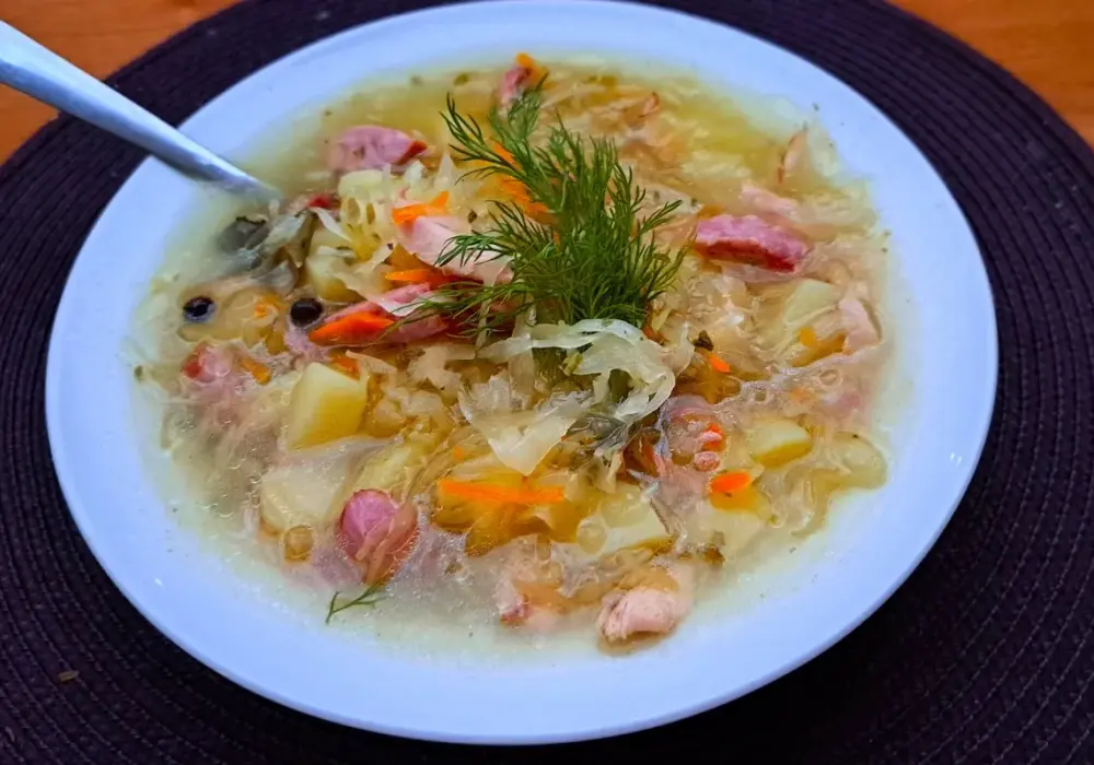 Kapuśniak z kiszonej kapusty jak u babci - Przepis idealny!
