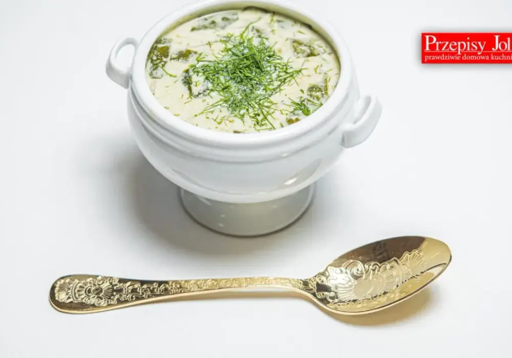 Zupa królewska - przepis na sycący obiad. Gotuj krok po kroku!