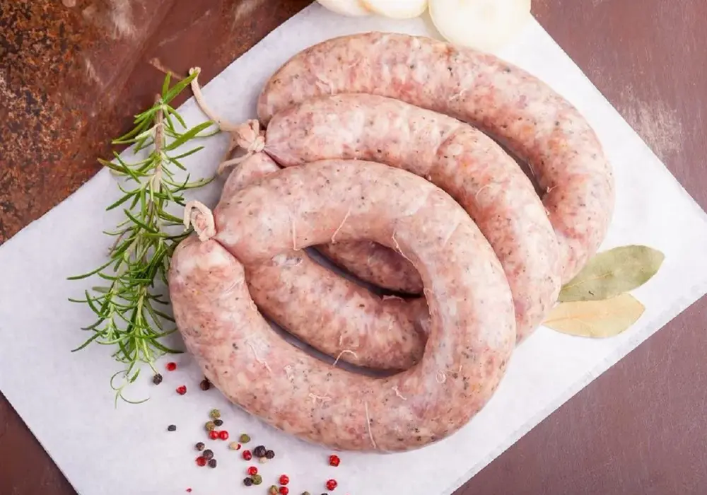 Biała kiełbasa dziadka - przepis na soczystą, domową kiełbasę