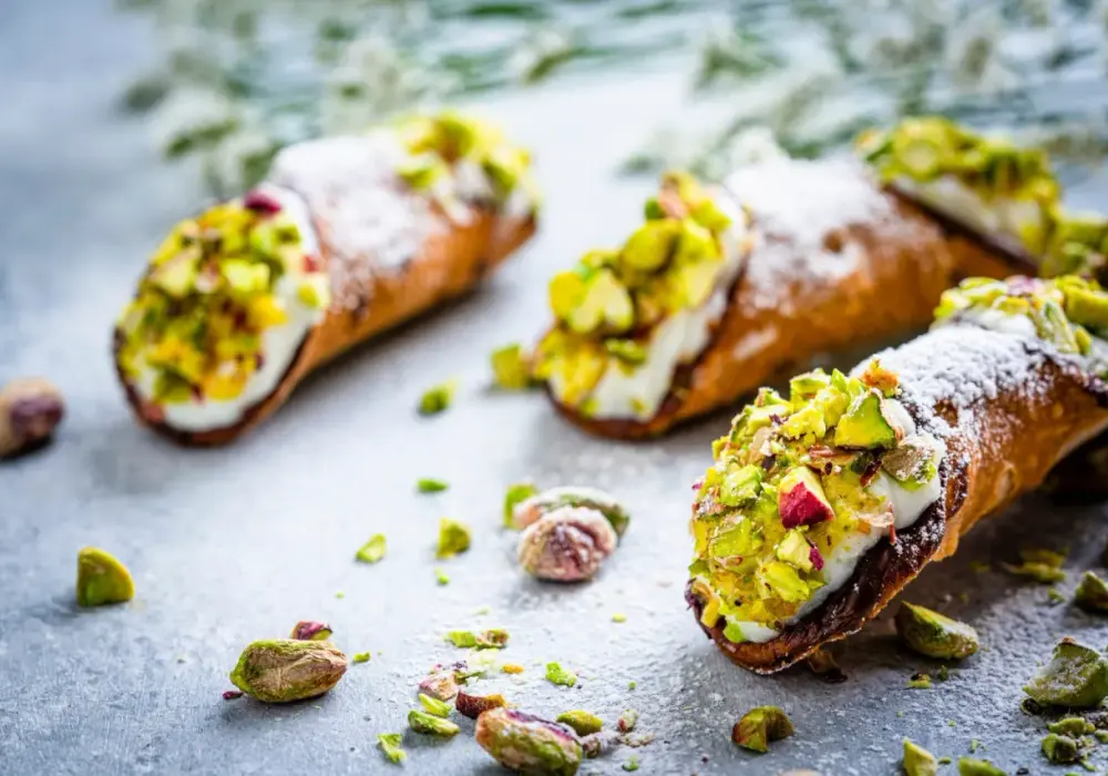 Cannoli przepis - jak zrobić perfekcyjne rurki? Sekrety