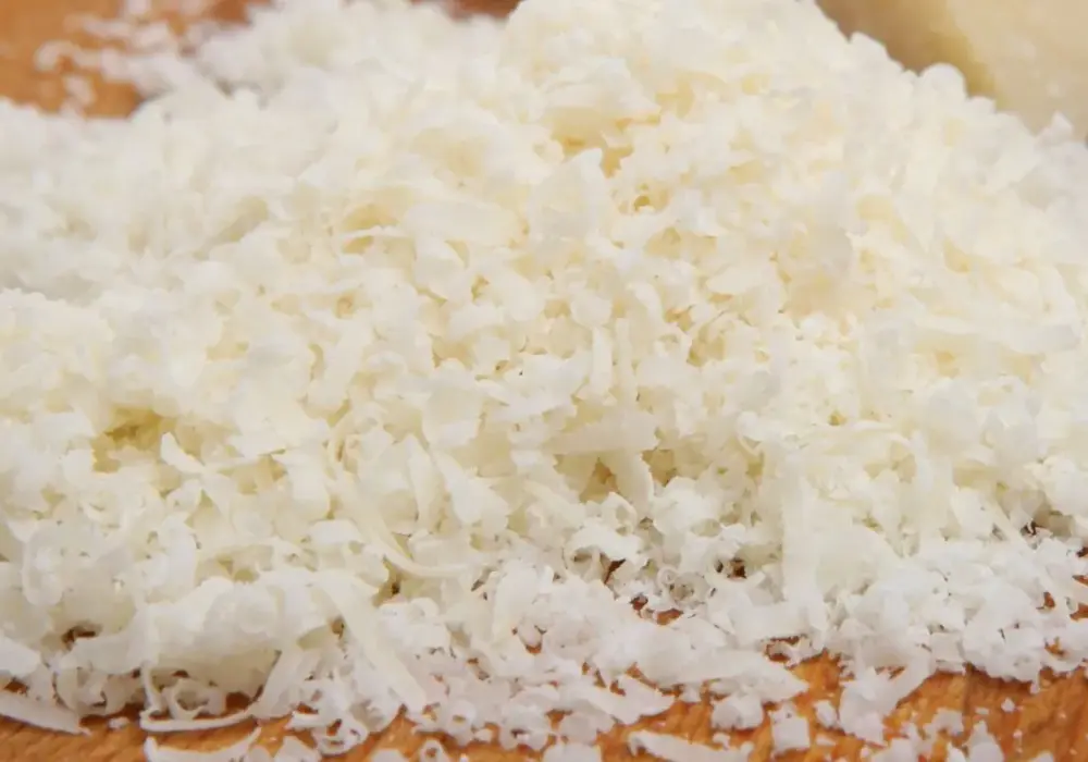 Parmezan z czym jeść? Odkryj najlepsze połączenia smakowe