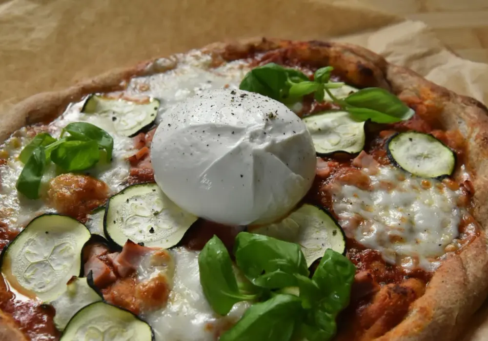 Pizza z burratą - Jak zrobić idealną w domu? Sprawdź!