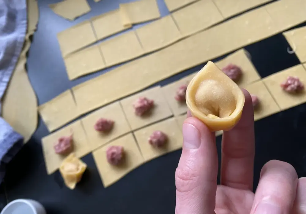 Jak zrobić makaron tortellini – łatwy przepis na pyszne pierożki