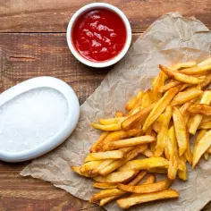 Ile kalorii ma 100 gram frytek? Odkryj, co wpływa na kaloryczność