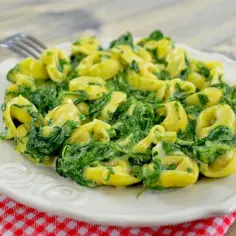 Jak przygotować tortellini w prosty sposób - smaczne przepisy i porady
