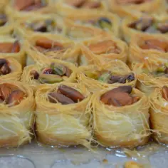 Słodkie gniazdka z ciasta filo, wypełnione migdałami i pistacjami. Idealne na deser, gdy szukasz inspiracji na ciasto filo przepisy.