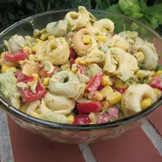 Jak zrobić sałatkę z makaronem tortellini w 30 minut bez stresu