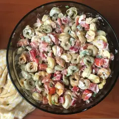 Jakie sosy i dodatki najlepiej pasują do tortellini prosciutto?