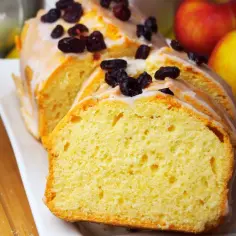 Wilgotna babka gotowana, idealna na deser. Ten przepis na babkę jest prosty i szybki.