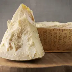 Czy parmezan ma laktozę? Odkryj, dlaczego możesz go jeść bez obaw