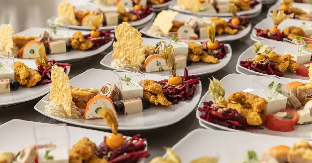 Zdjęcie Ile kosztuje catering do domu? Poznaj ceny i ukryte koszty