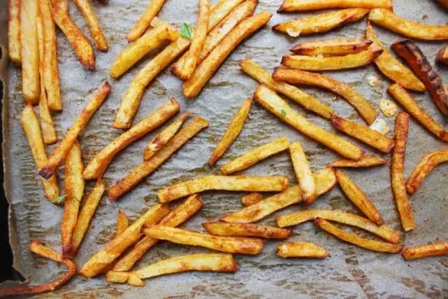 Zdjęcie Czy mrożone frytki można smażyć na patelni? Oto sprawdzone metody