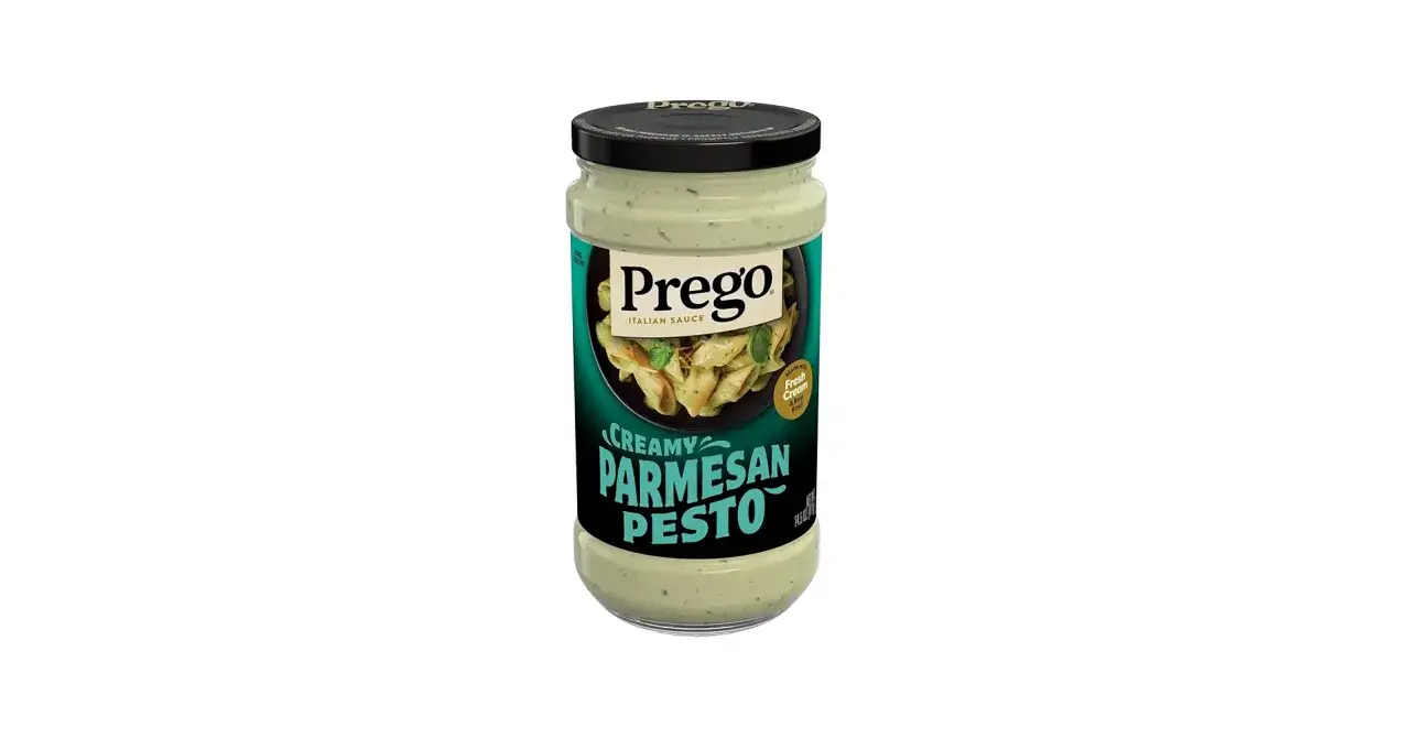 Słoik sosu Prego Creamy Parmesan Pesto, idealny do makaronu.