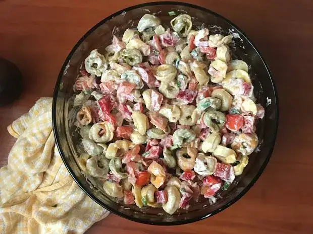 Zdjęcie Ile gotować tortellini do sałatki, aby uniknąć rozgotowania?