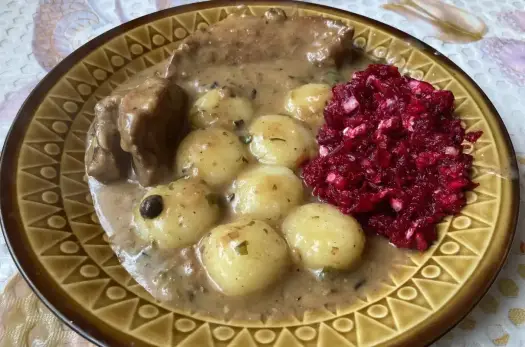 Sos do klusek śląskich - poznaj 4 najlepsze przepisy!