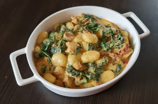 Gnocchi z kurczakiem i szpinakiem - Przepis krok po kroku i triki