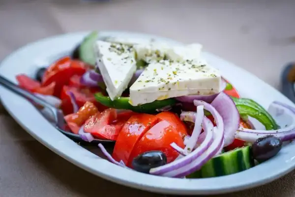 Feta - Jak wybrać, używać i przechowywać. Sekrety smaku!