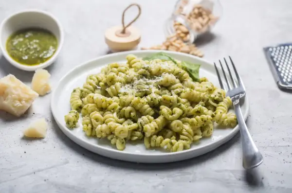 Makaron z pesto ze słoika - Sekret kremowego sosu i dodatki