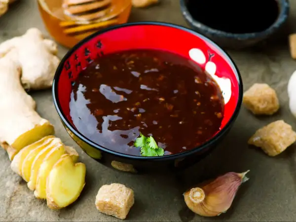 Sos teriyaki - do czego? 4 role, które odmienią Twoje dania