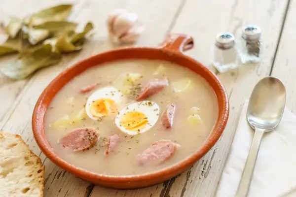Jakie przyprawy do żurku? Majeranek, czosnek i nie tylko!