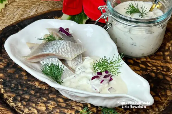 Śledzie w śmietanie - domowy przepis na idealny smak