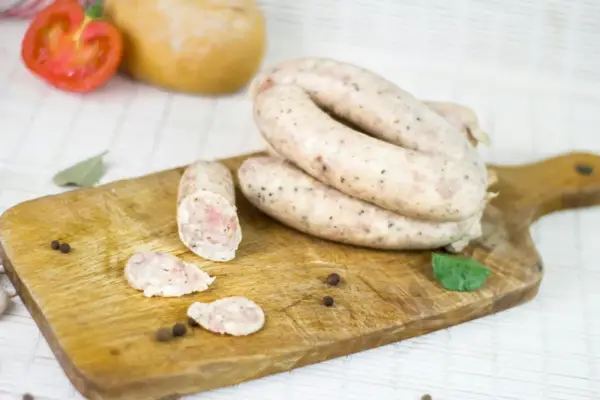 Domowa biała kiełbasa - przepis, który pokona sklepową