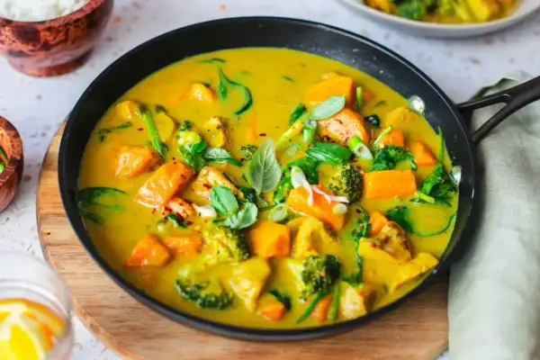 Przyprawa curry do czego? Odkryj zaskakujące przepisy i zastosowania