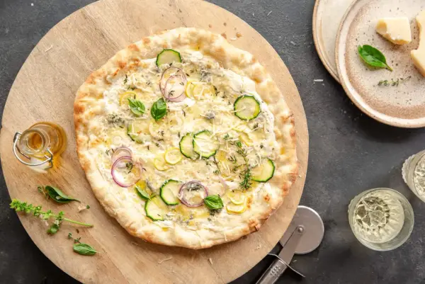 Pizza Bianca - Co to jest i jak zrobić idealną w domu?