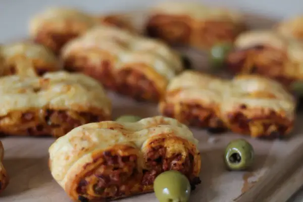 Ciasto francuskie z mięsem mielonym - idealne? Zobacz przepis!