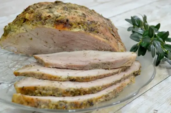 Szynka pieczona w rękawie - Jak upiec soczystą? Poradnik