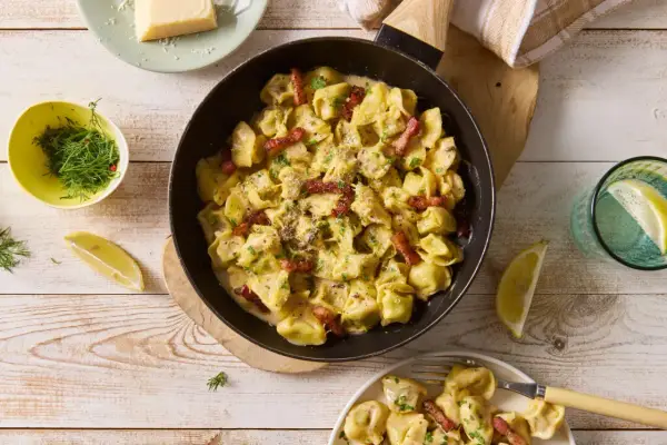 Tortellini z mięsem z czym podawać - najlepsze sosy i dodatki