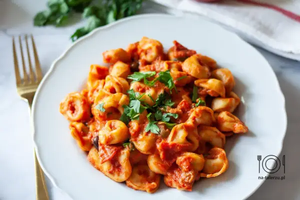 Jak zrobić tortellini ze szpinakiem - prosty przepis na pyszne danie