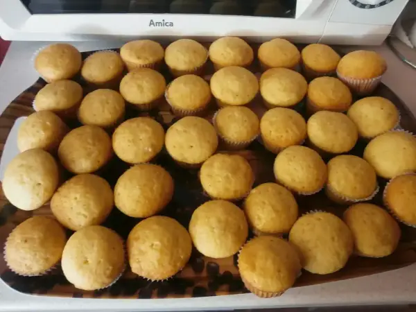 Ile czasu piec muffinki, aby uniknąć surowego środka i przesuszenia?