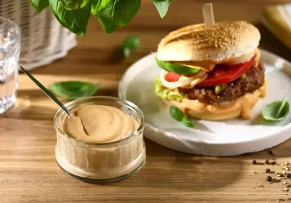 Sos do burgera - przepis, warianty, błędy. Zrób go lepiej!