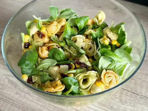 Ile gotować tortellini do sałatki, aby uniknąć rozgotowania?